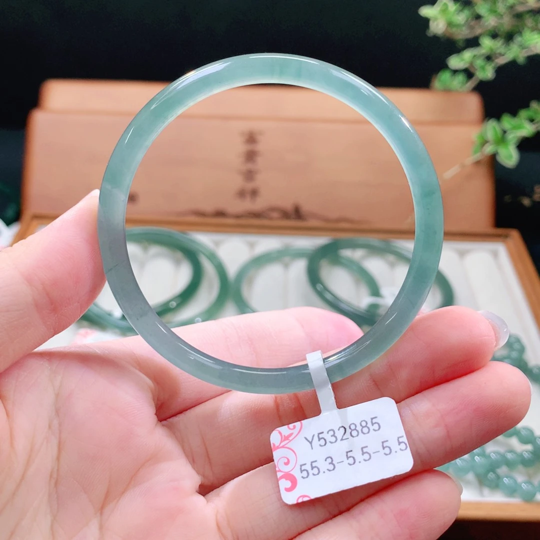 翡翠手镯（圆镯）未镶嵌