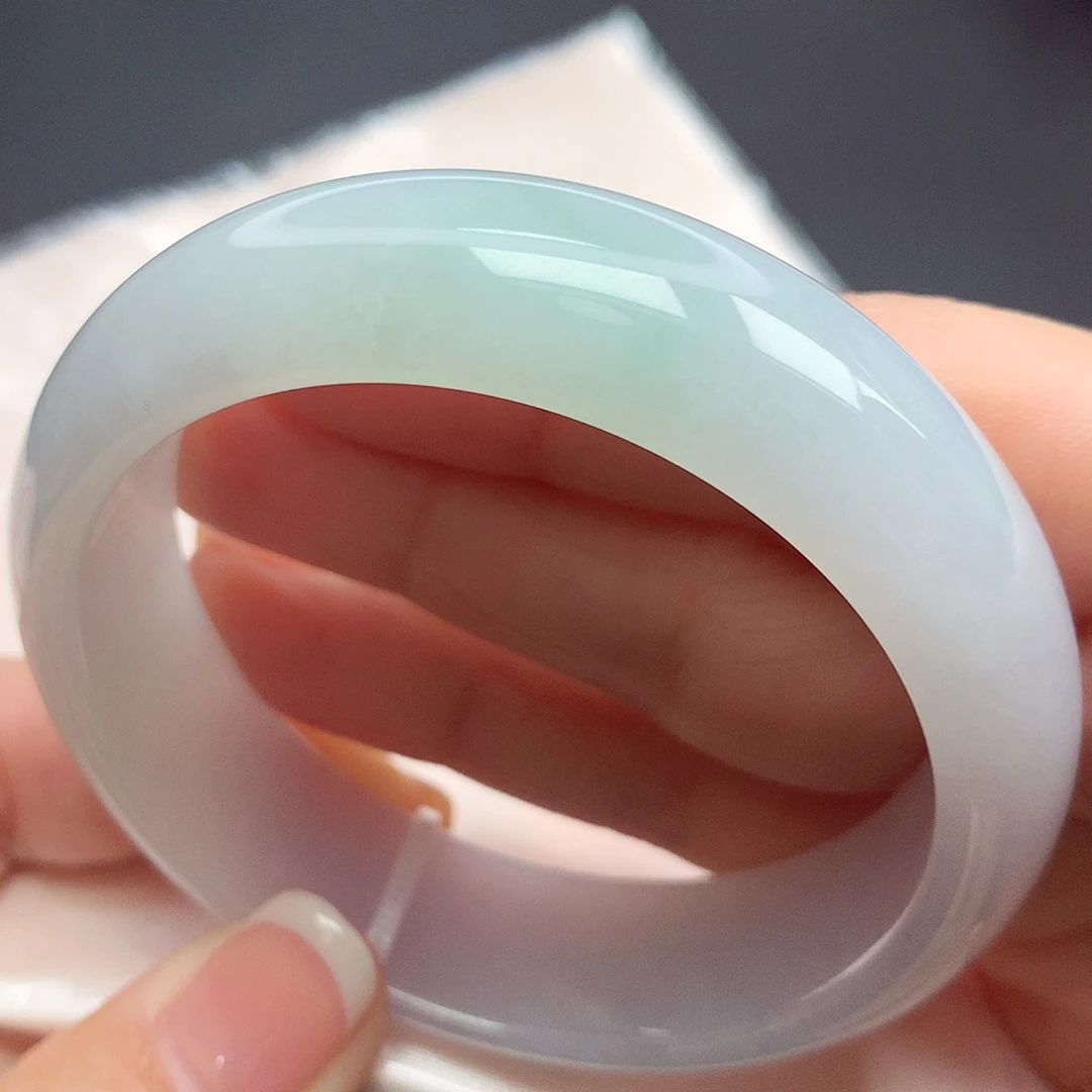 翡翠手镯未镶嵌55圈口