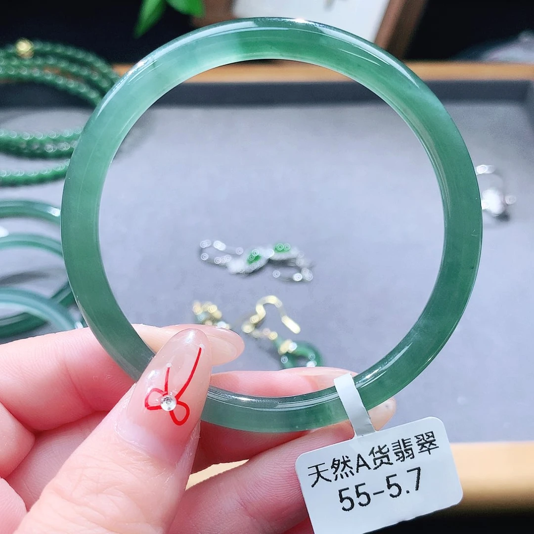 翡翠未镶嵌手镯（圆镯）