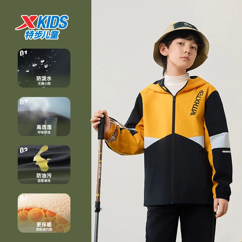 特步童装男童风衣中大童双层外套运动时尚防风连帽宽松户外拼色衣