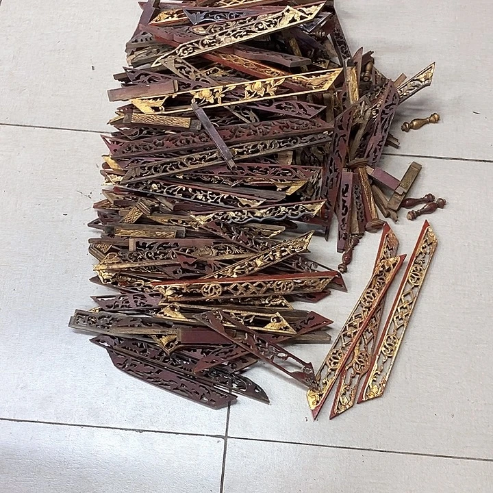 燕***子香榧木茶室空间老木雕花板