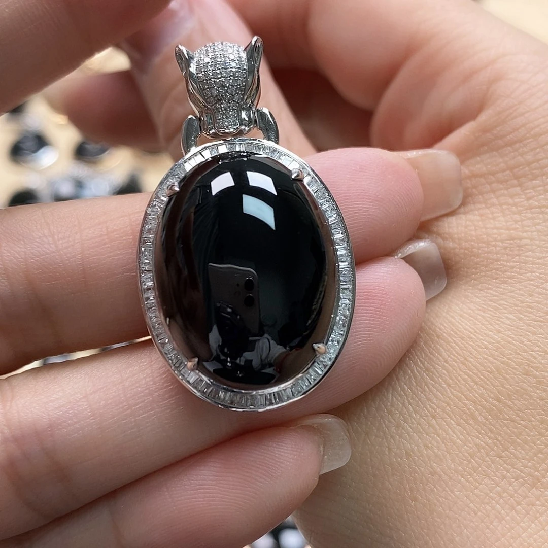 翡翠颈饰18K金镶嵌墨翠