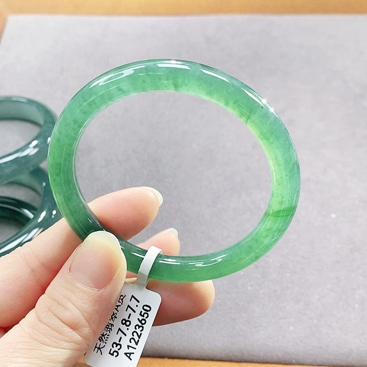 翡翠未镶嵌手镯（圆镯）