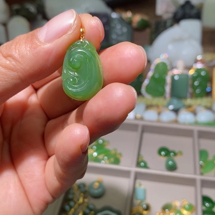 和田玉（碧玉）18K金镶嵌颈饰