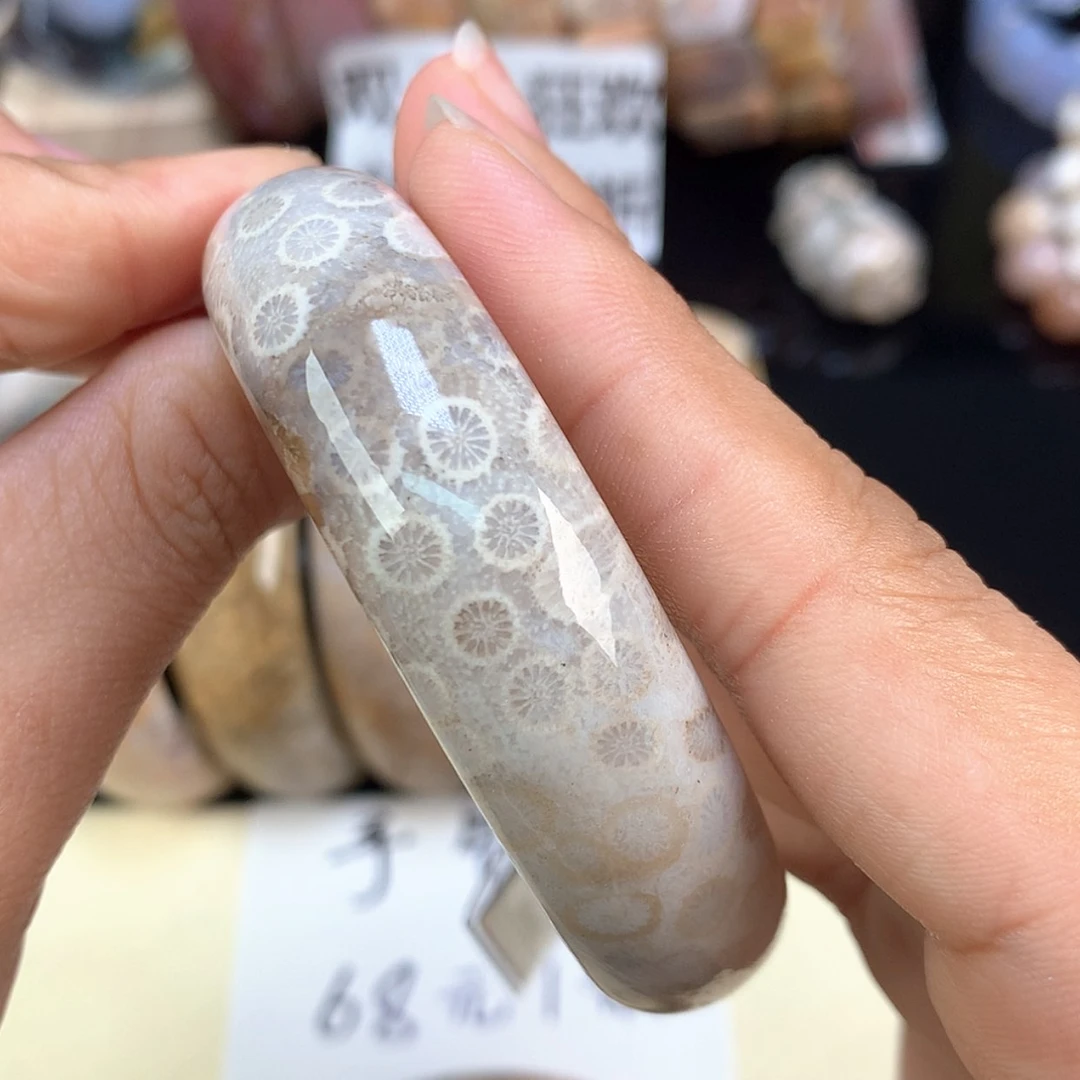 【闪购商品】颈饰未镶嵌硅化珊瑚（珊瑚玉）52号精美手镯52.5圈