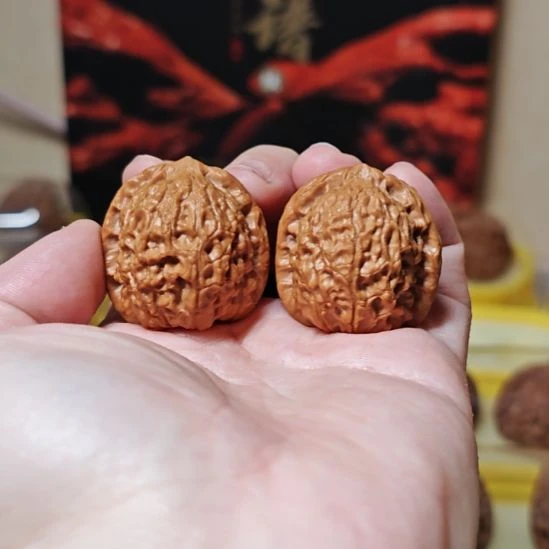 文玩核桃把件平谷血麒麟核桃