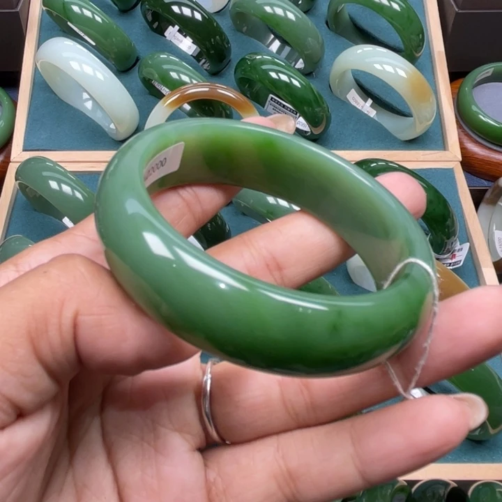 和田玉（碧玉）未镶嵌手镯