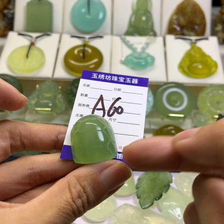 【闪购商品】未镶嵌蛇纹石玉颈饰仔*?
