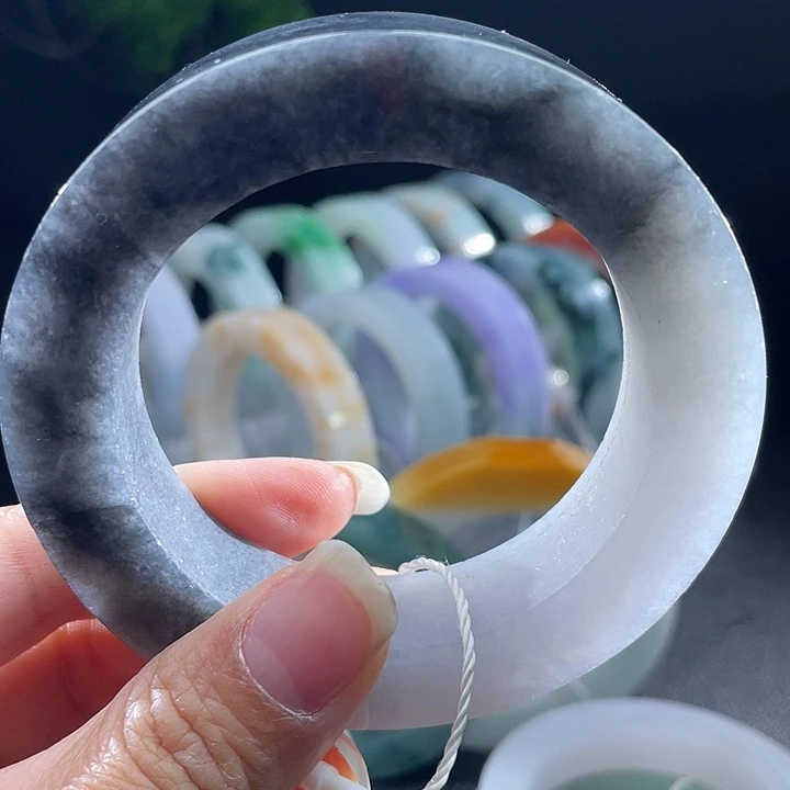 定制翡翠未镶嵌翡翠手镯