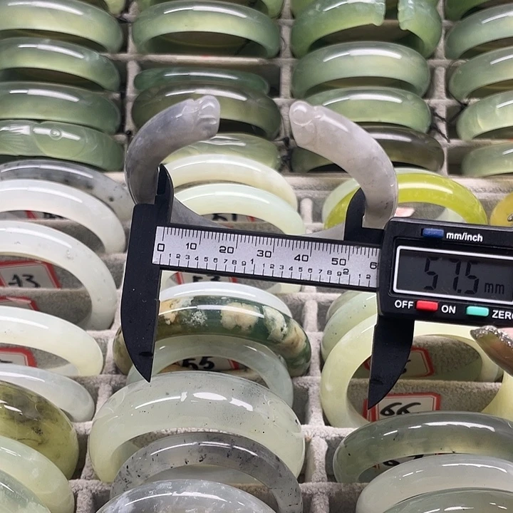 蛇纹石玉未镶嵌手镯76