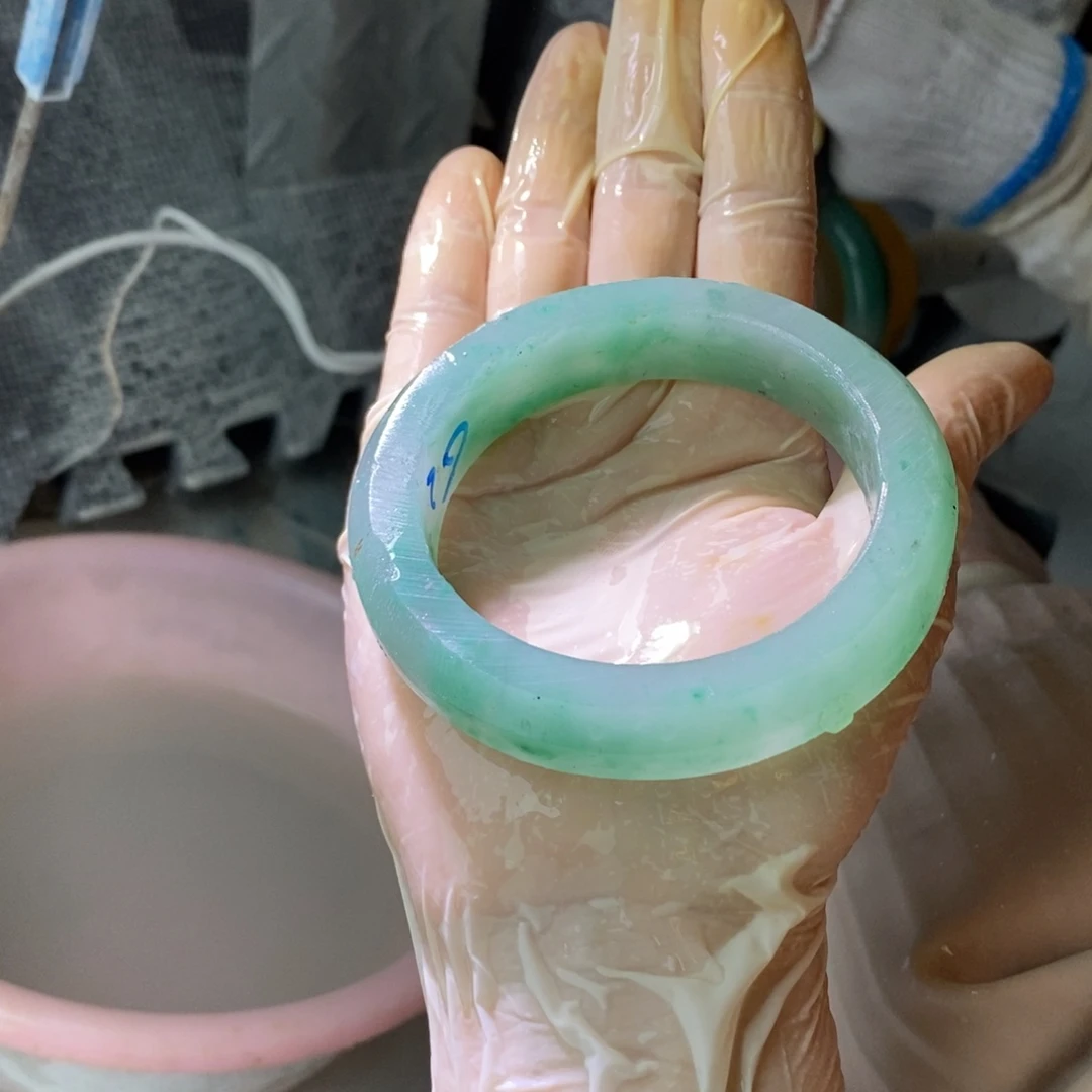 芳***林石英质玉（非洲翠）未镶嵌手镯定制