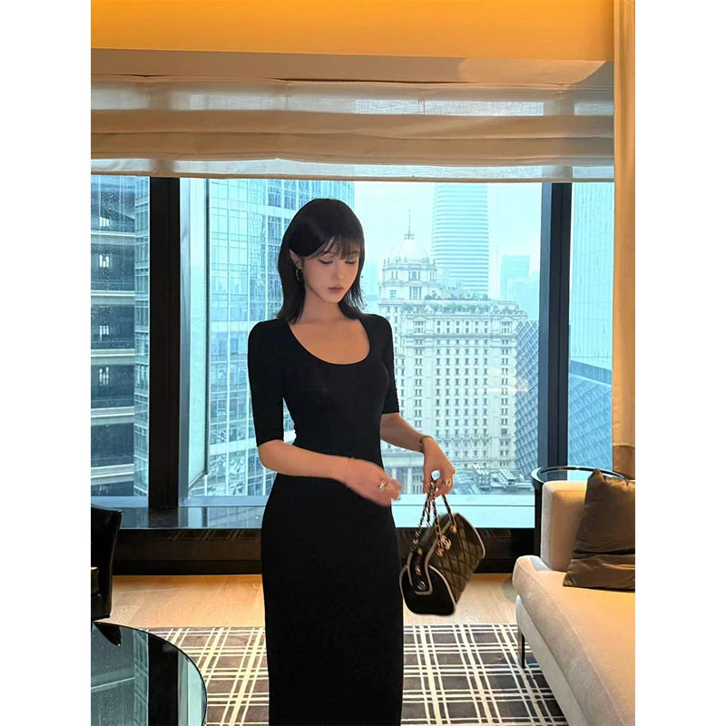 性感纯欲黑色u领半袖连衣裙女夏季御姐气质收腰修身显瘦包臀长裙