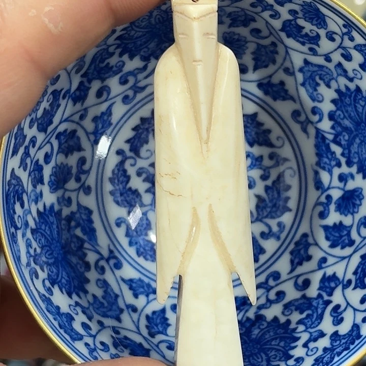 瓷片瓷自顾自的一个