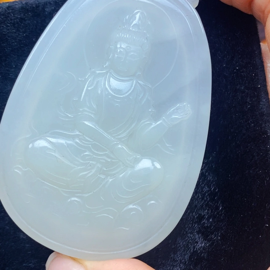 未镶嵌石英质玉（黄龙玉）颈饰