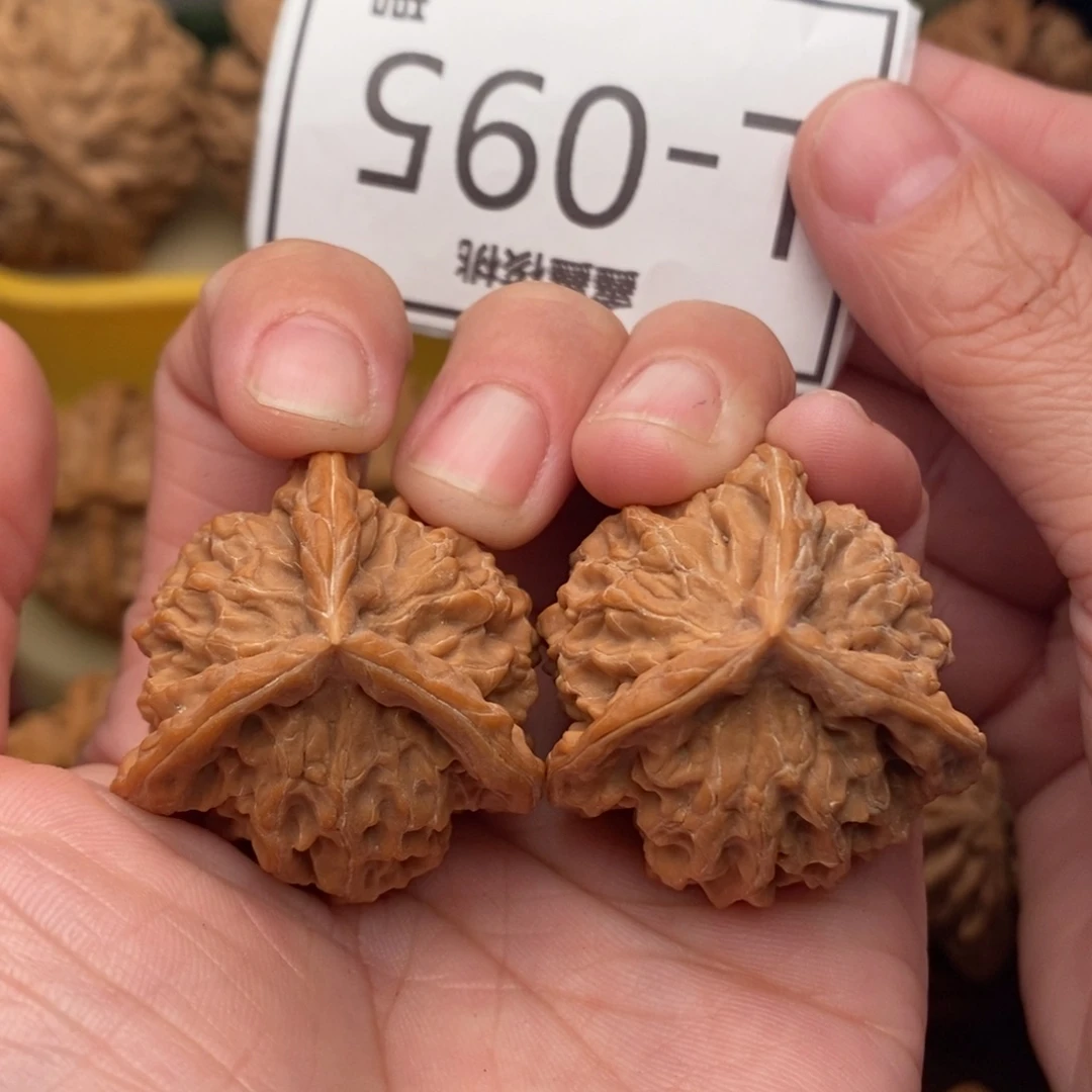 文玩核桃把件盘山奔35….