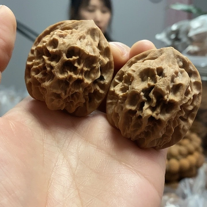 文玩核桃把件41.5龙鳞