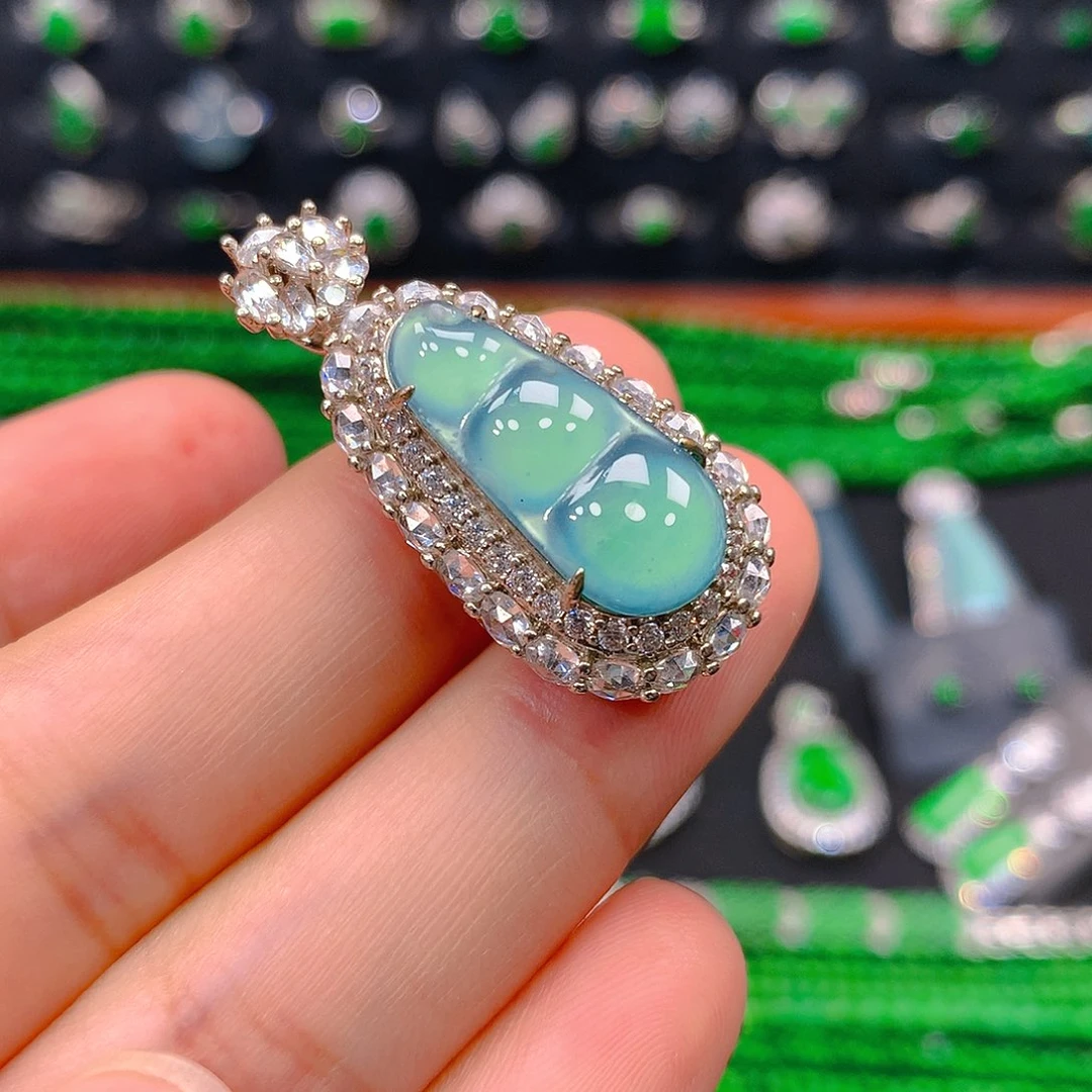 翡翠未镶嵌颈饰豆子