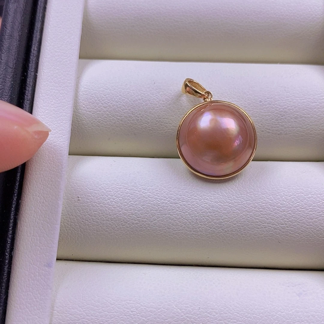 拼合珍珠（马贝珠）颈饰18K金镶嵌