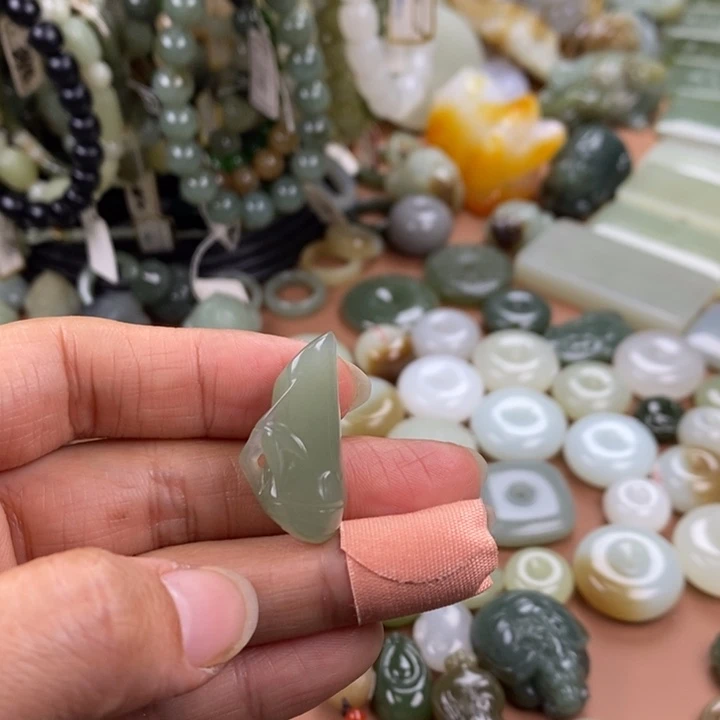 和田玉未镶嵌颈饰予