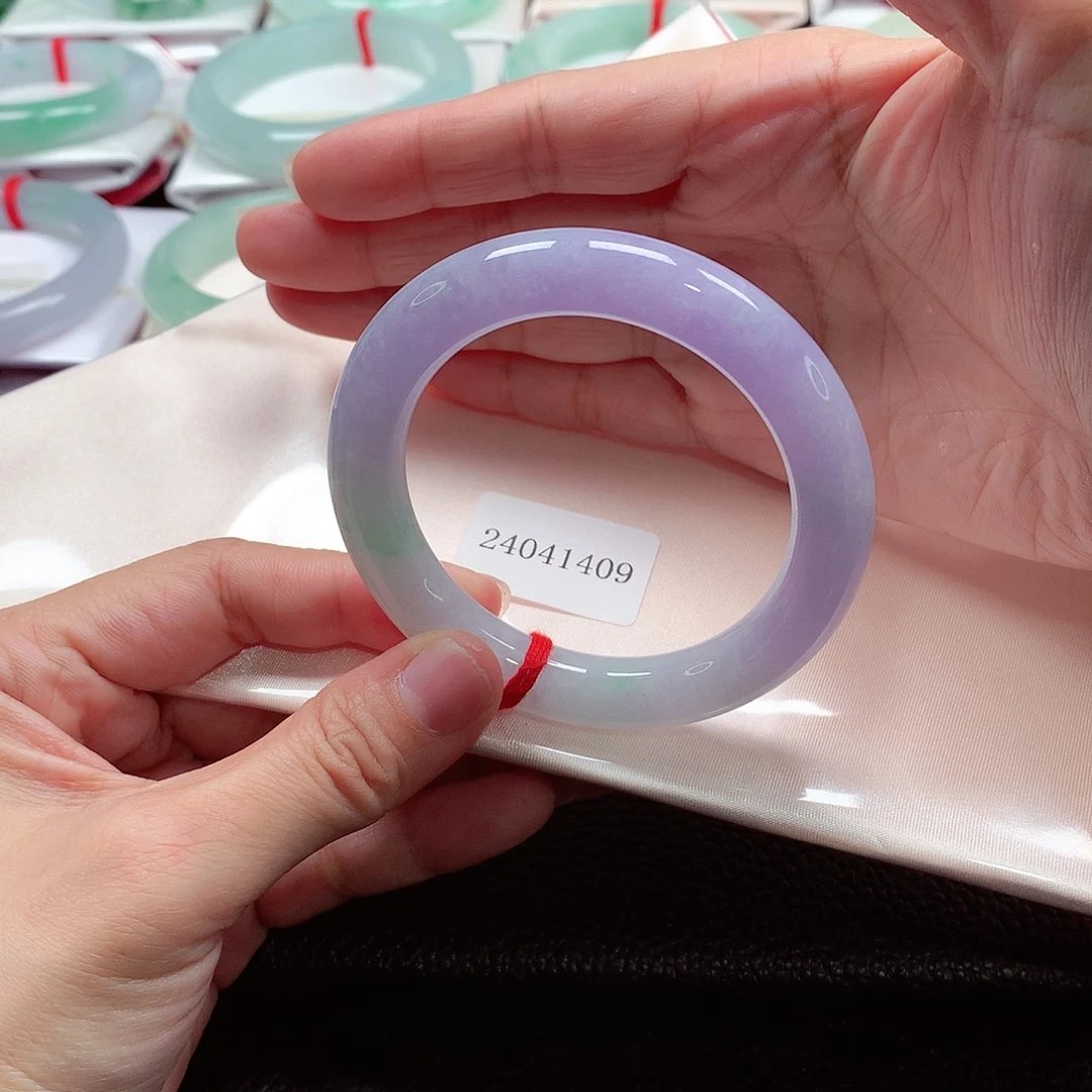 翡翠手镯（圆镯）未镶嵌天然A货翡翠手镯