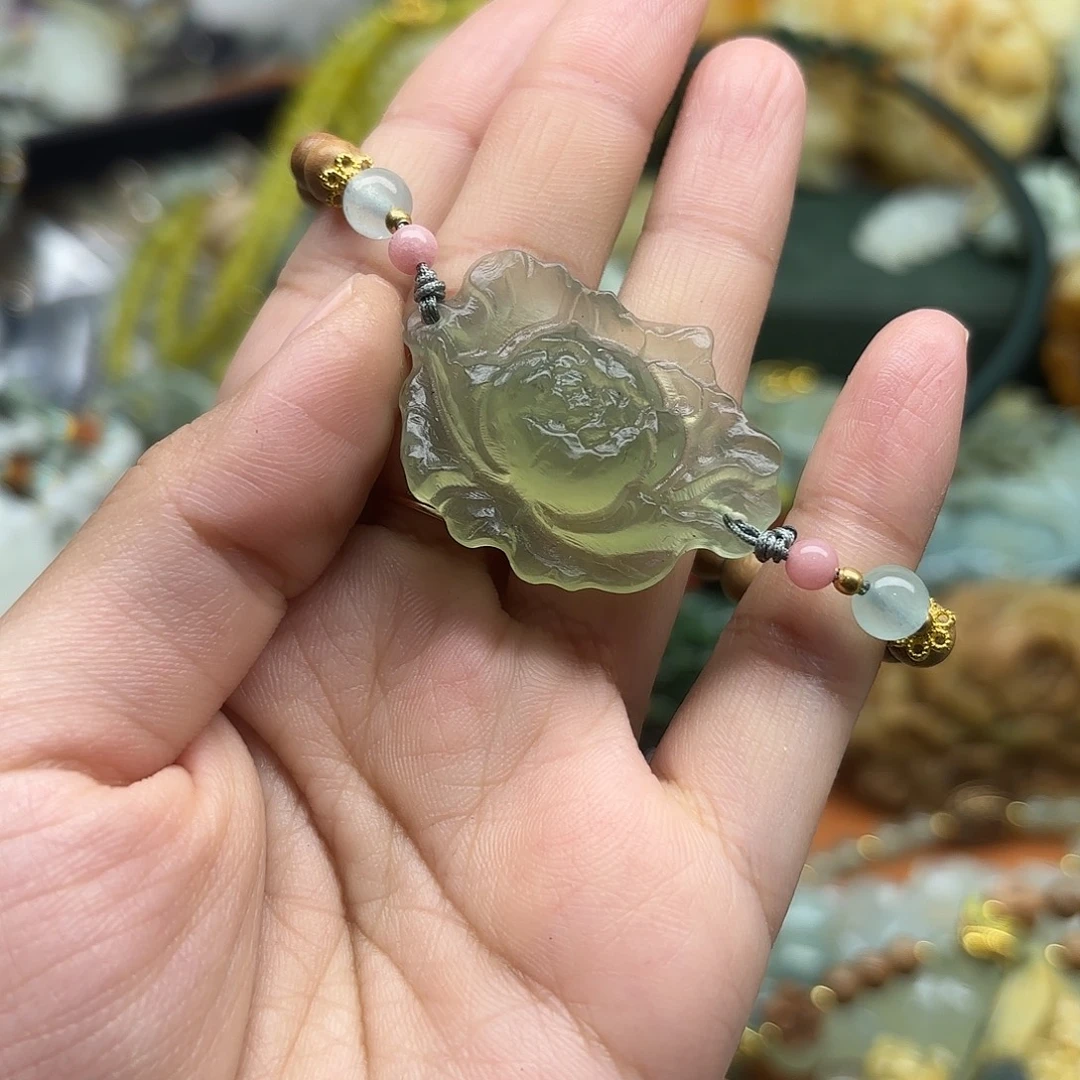 蛇纹石玉未镶嵌颈饰