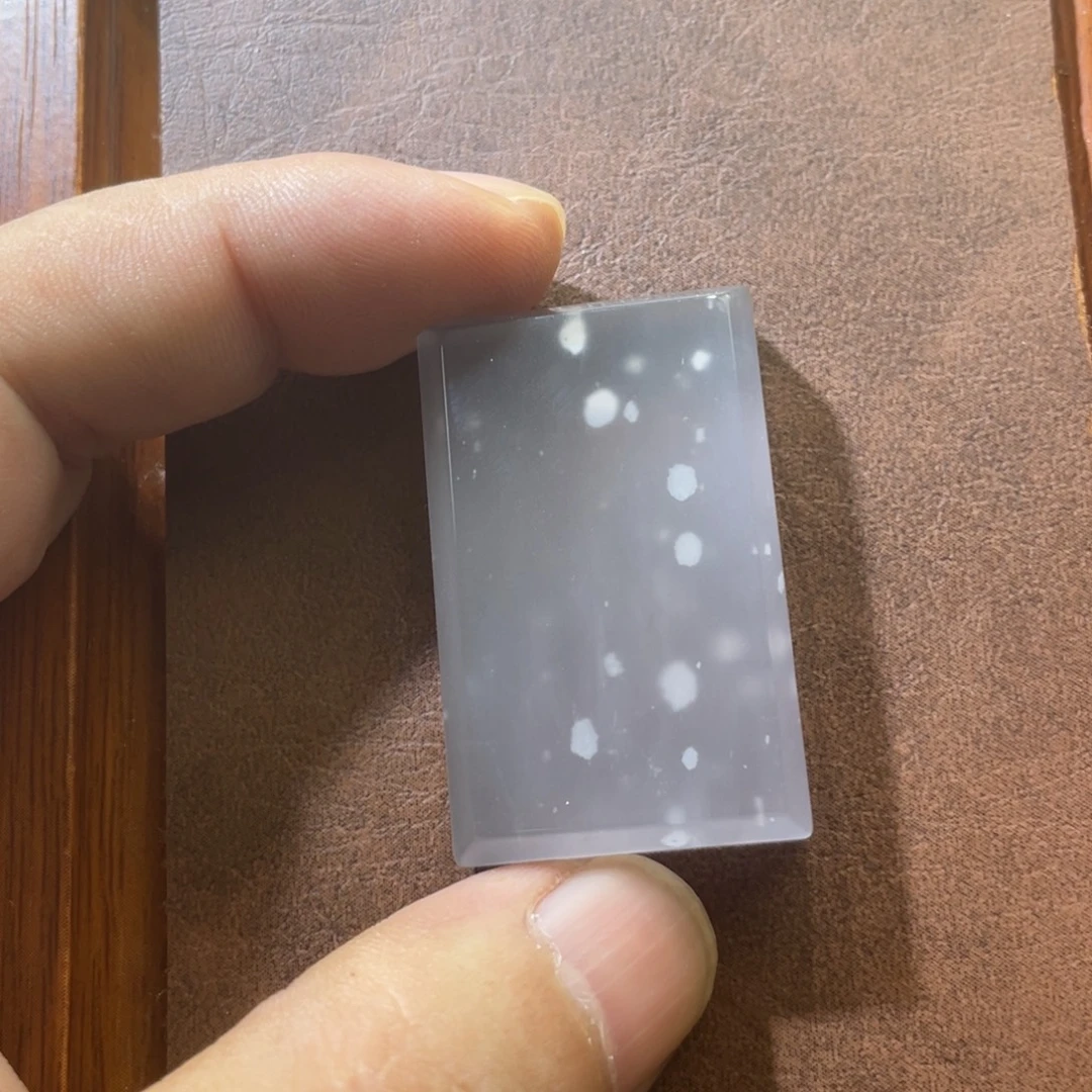 乔***石英质玉未镶嵌无事牌