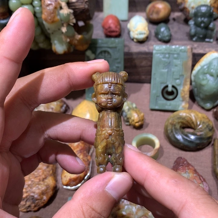 未镶嵌岫岩河磨玉（透闪石质玉）挂件