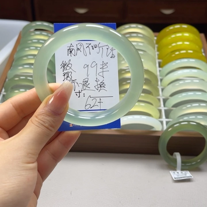蛇纹石玉未镶嵌手镯南***话手镯