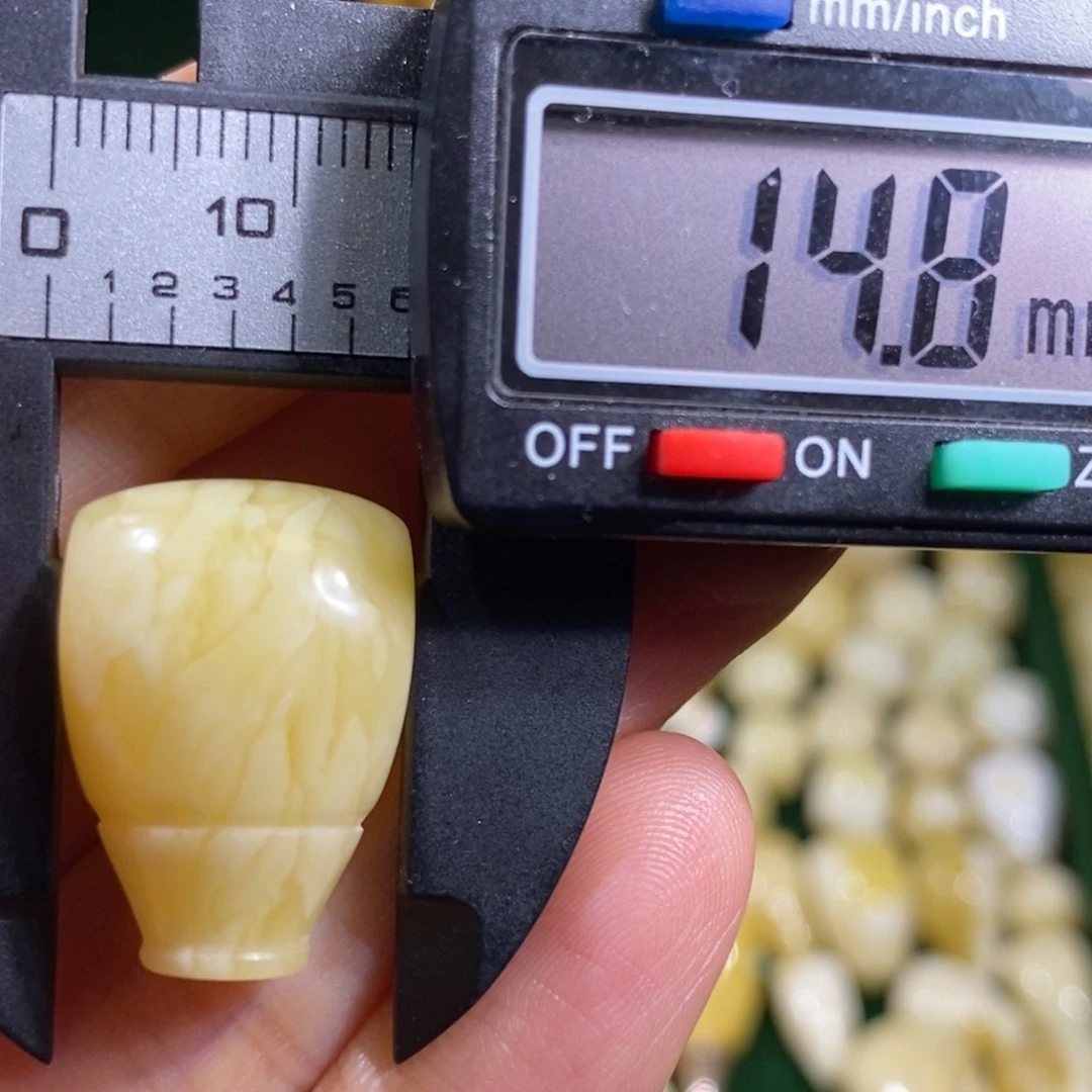 蜜蜡未镶嵌裸石配饰