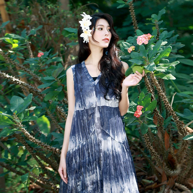 【双12同价-怀音】杨丽萍官方雀云裳春夏超显瘦扎染V领无袖连衣裙