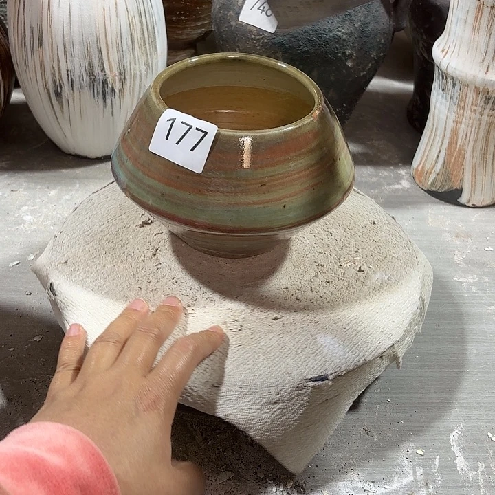 摆件陶高11，口10，瑕疵处理，177，有孔