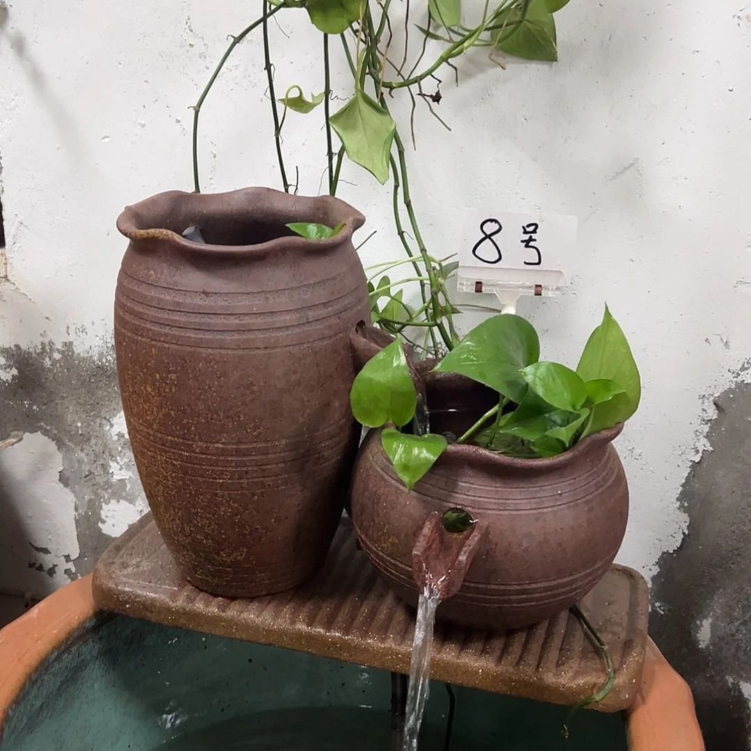 紫砂花盆流水线上有两