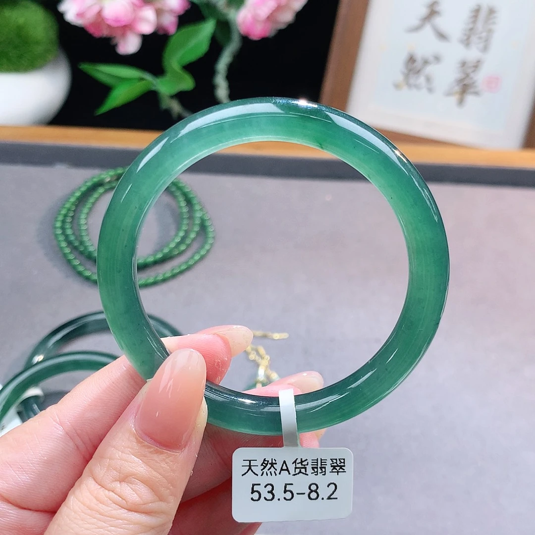 未镶嵌手镯（圆镯）翡翠