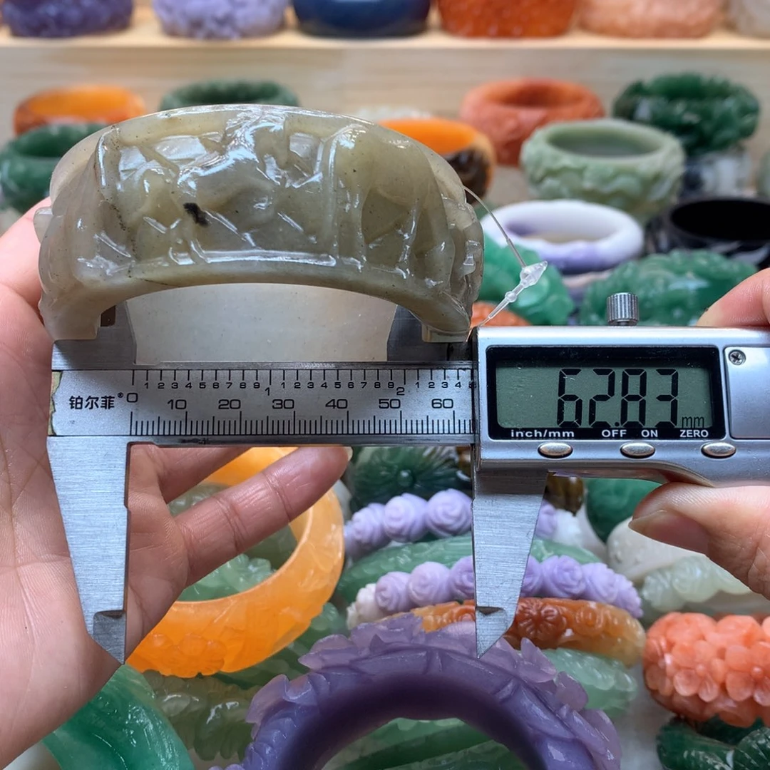 未镶嵌手镯石英质玉