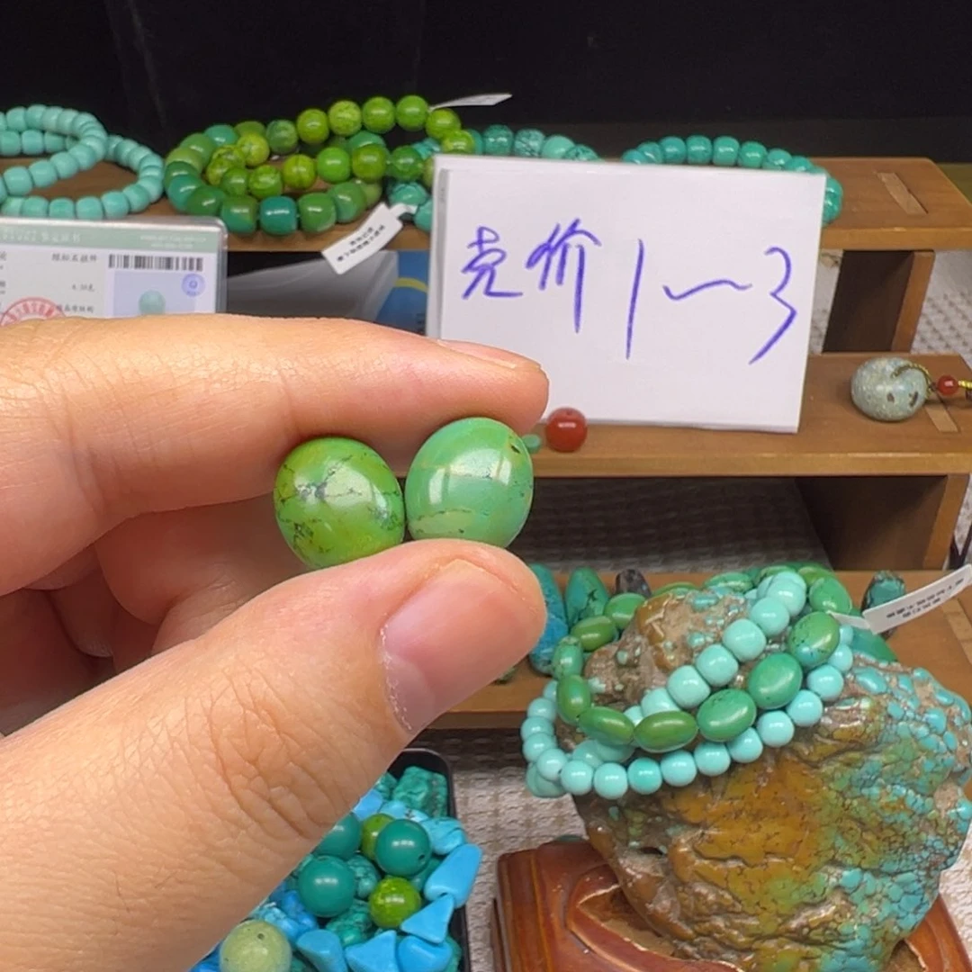 湖北十堰绿松糖豆两颗