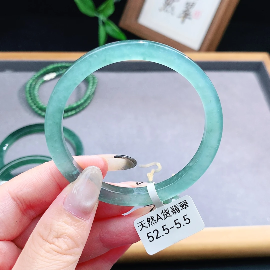 翡翠手镯（圆镯）未镶嵌