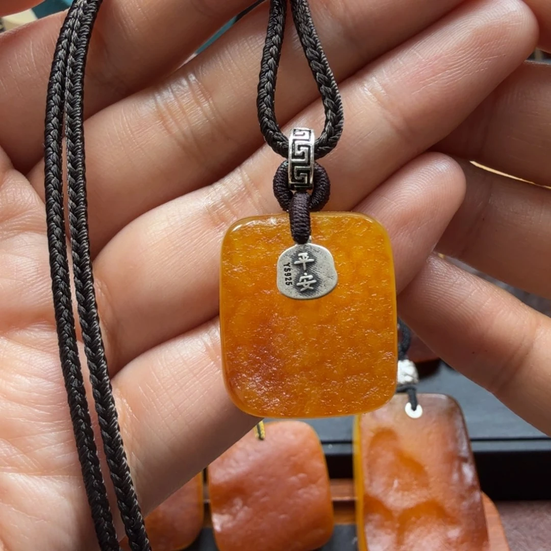 琥珀吊坠(赠链)未镶嵌