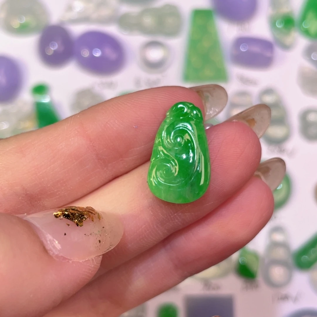 翡翠未镶嵌颈饰裸石