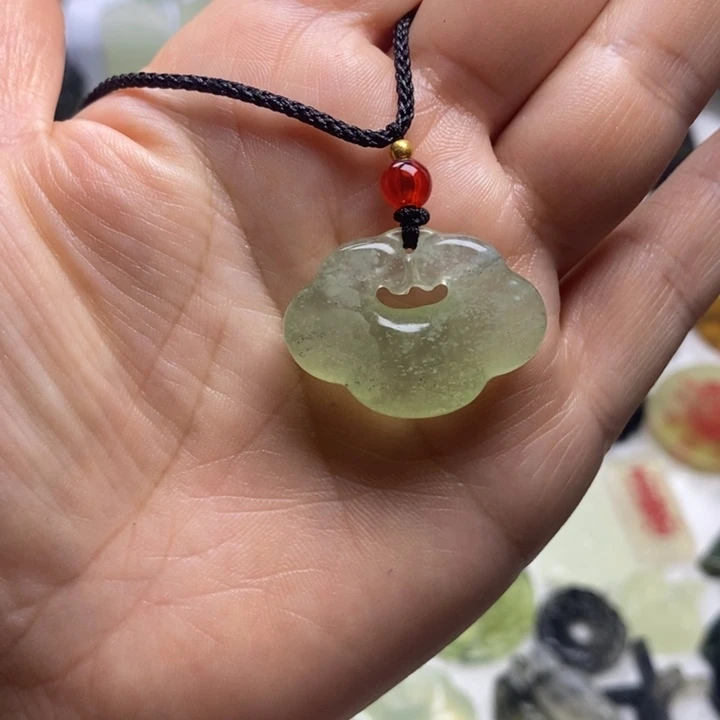 蛇纹石玉合金颈饰