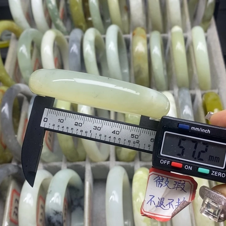 蛇纹石玉手镯325未镶嵌