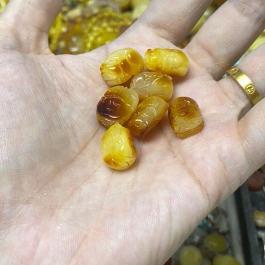 蜜蜡未镶嵌裸石多样性发货其一