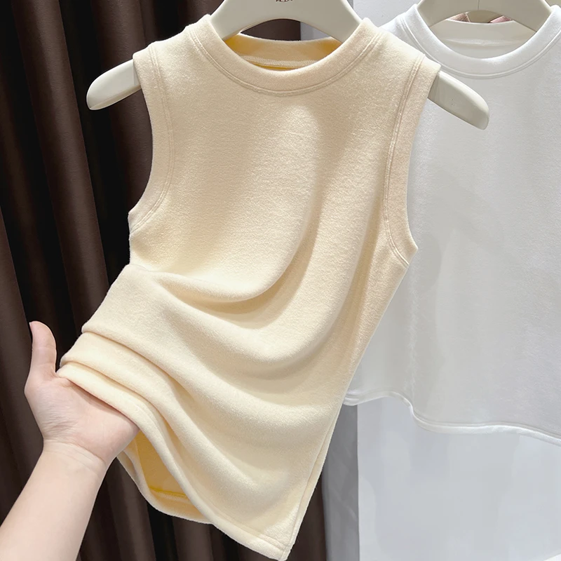 秋冬季爆款小圆领套头上衣女洋气无袖设计背心杏色内搭澳绒打底衫