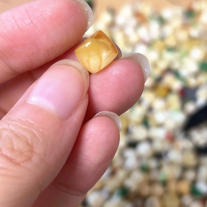 未镶嵌蜜蜡裸石9.1mm一个