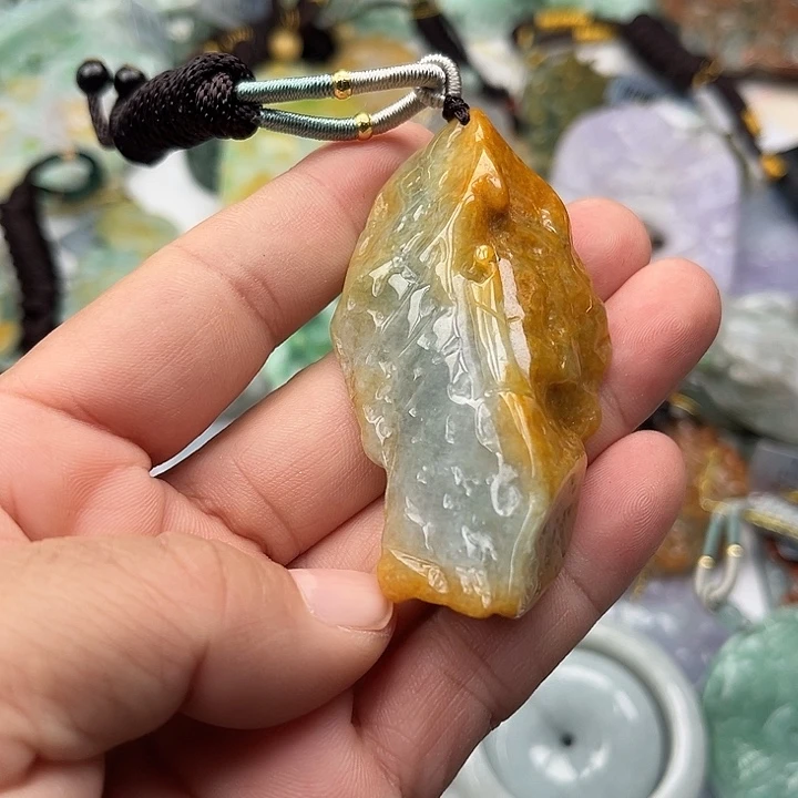 翡翠未镶嵌颈饰挂件