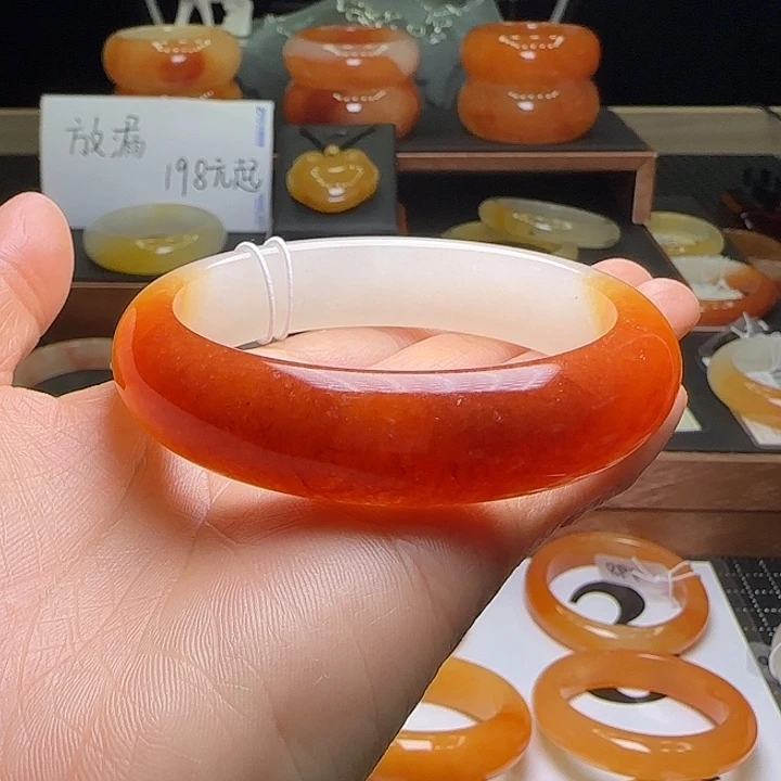 静***儿石英质玉（黄龙玉）合金手镯