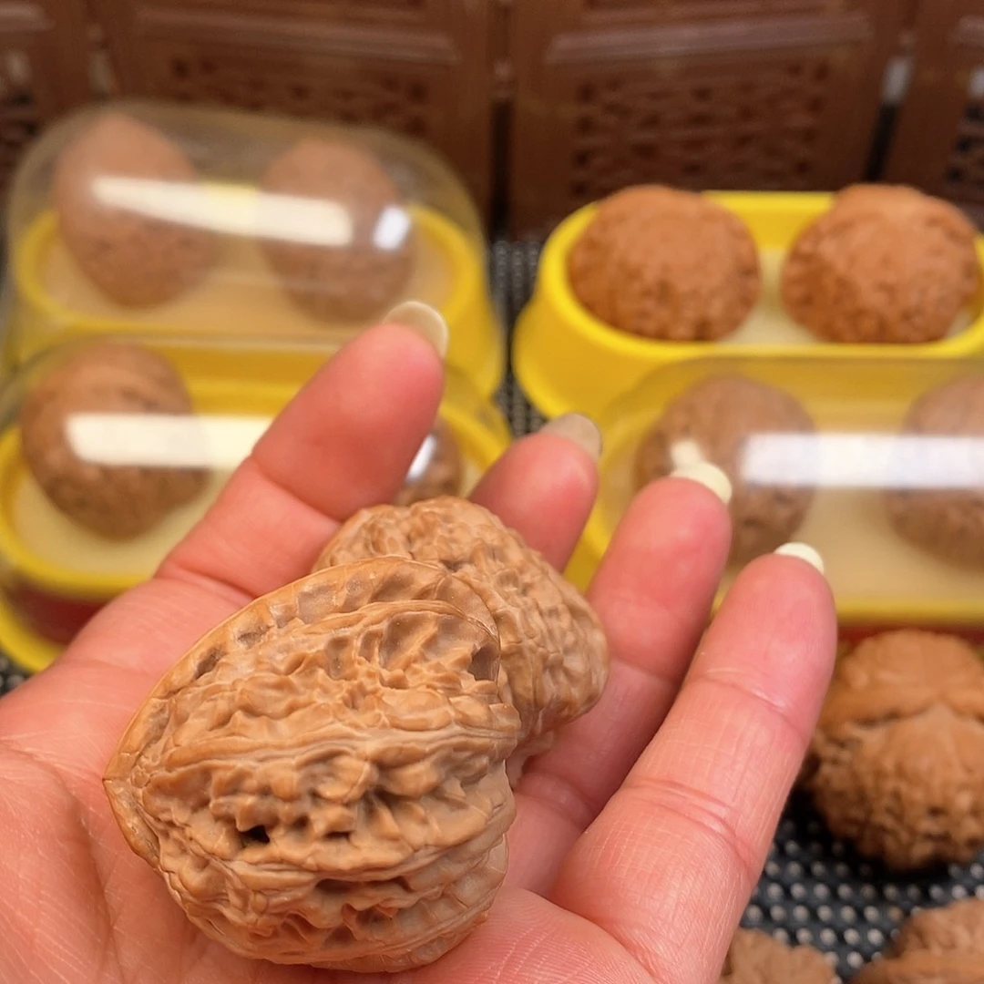 文玩核桃吊坠大*穆39尺三角白