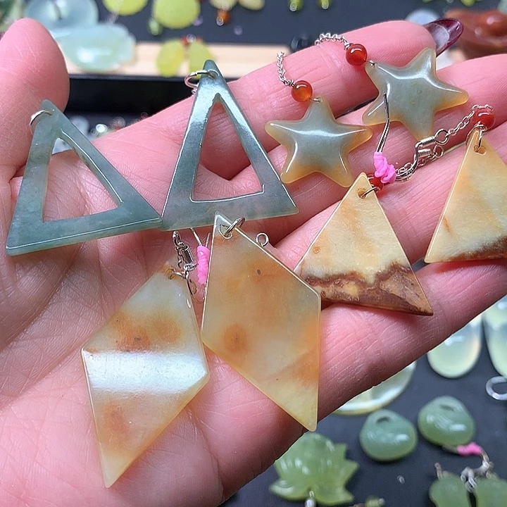 蛇纹石玉耳饰未镶嵌峨****姐