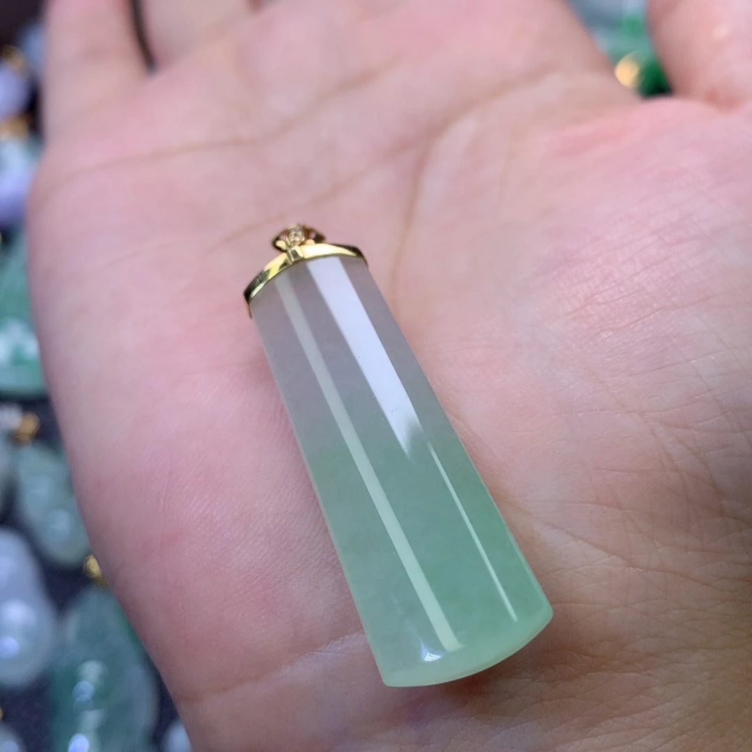 【闪购商品】吊坠(赠链)18K金镶嵌翡翠