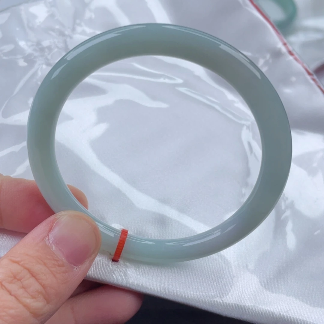 翡翠手镯未镶嵌54圈口