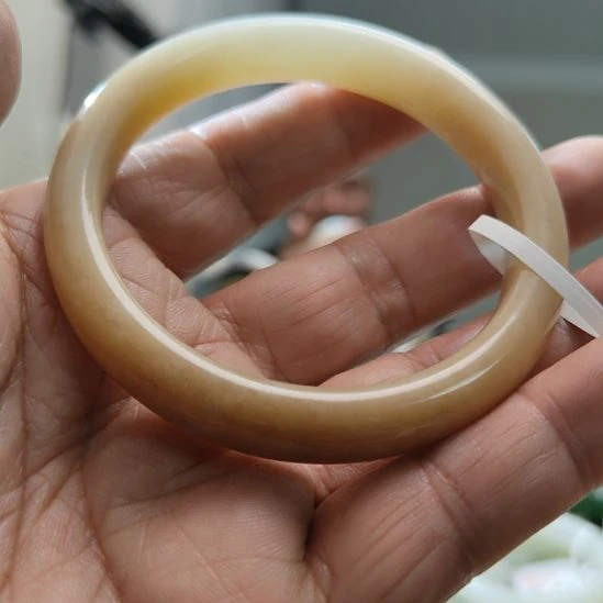 茧***语和田玉未镶嵌手镯